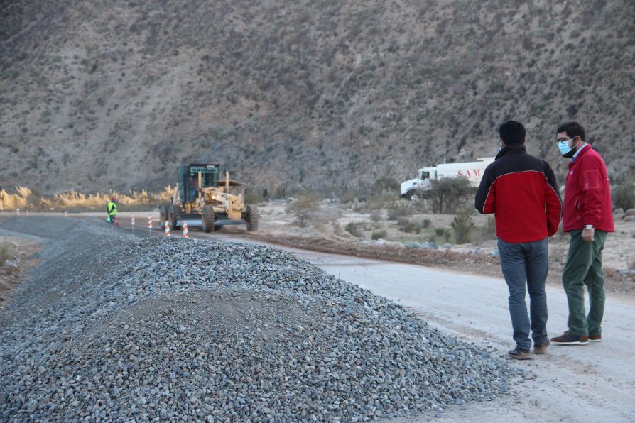 Se retoman trabajos de pavimentación en ruta D-705 que une a Auco con Matancilla en Illapel