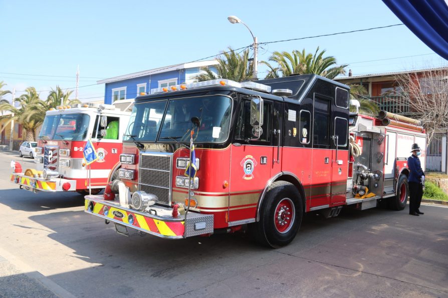 Bomberos de Los Vilos se refuerzan con nuevo carro bomba para la compañía Pichidangui