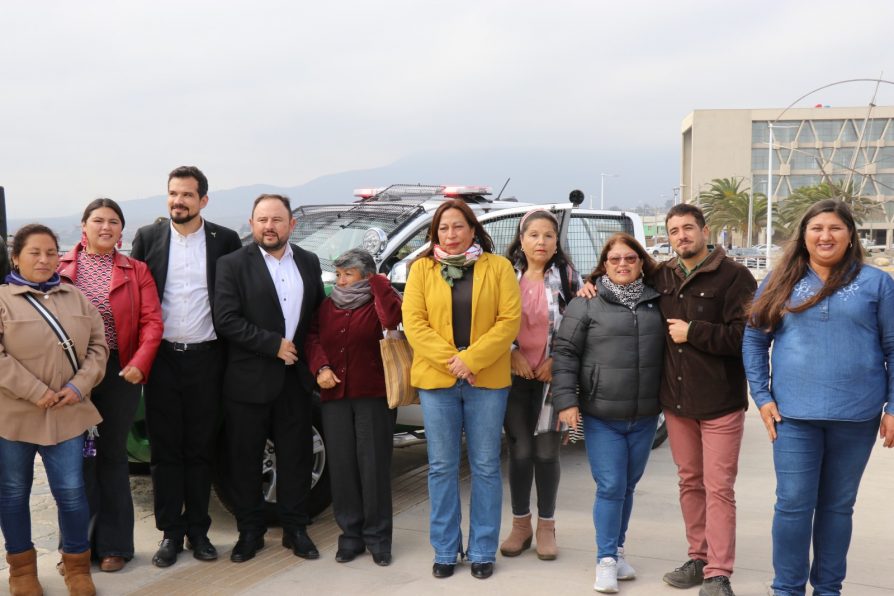 Autoridades resaltan entrega de moderno vehículo policial a Carabineros de parte de concejo municipal de Los Vilos
