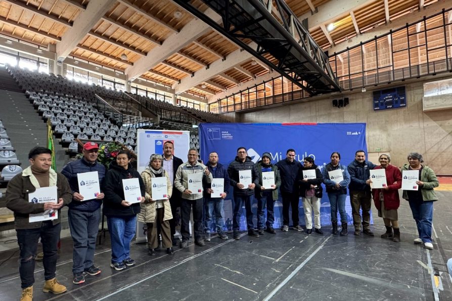 Más de un centenar de familias en Salamanca recibieron su título de dominio